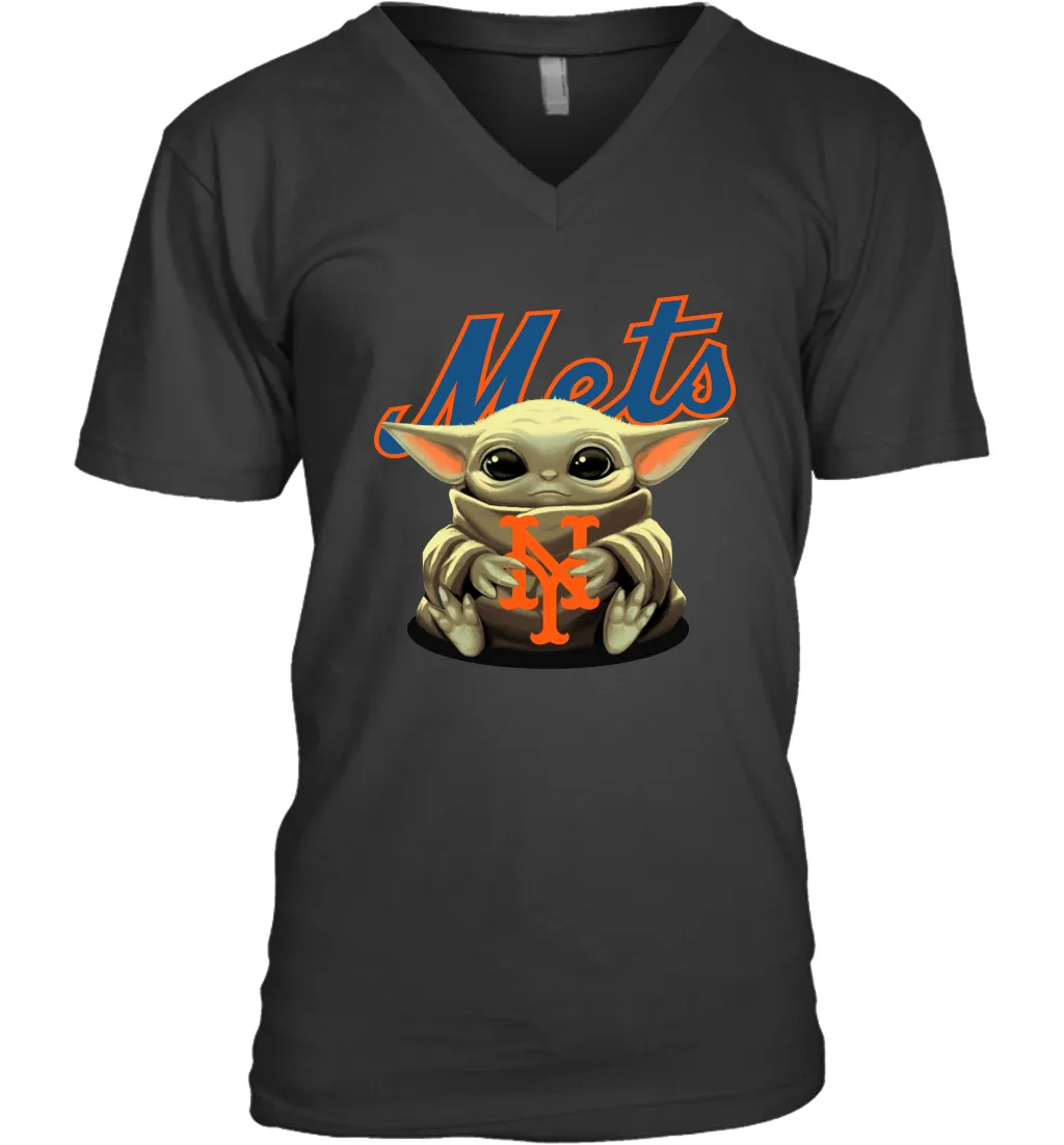 Baby Yoda Hugs Loves The New York Mets Baseball Mens V-Neck T-Shirt