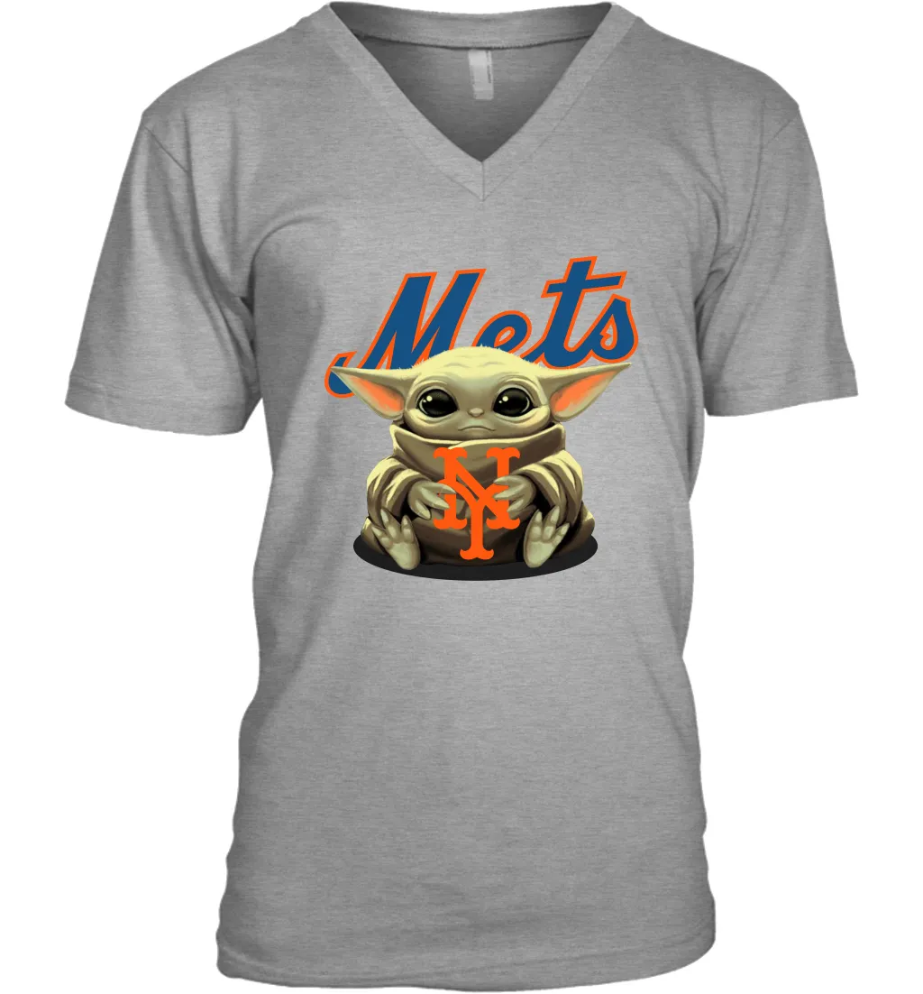 Baby Yoda Hugs Loves The New York Mets Baseball Mens V-Neck T-Shirt