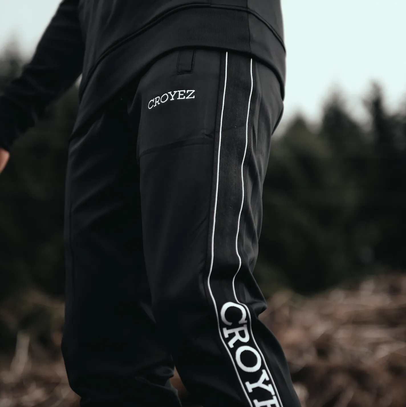 CROYEZ TAPE TRACKPANTS - BLACK