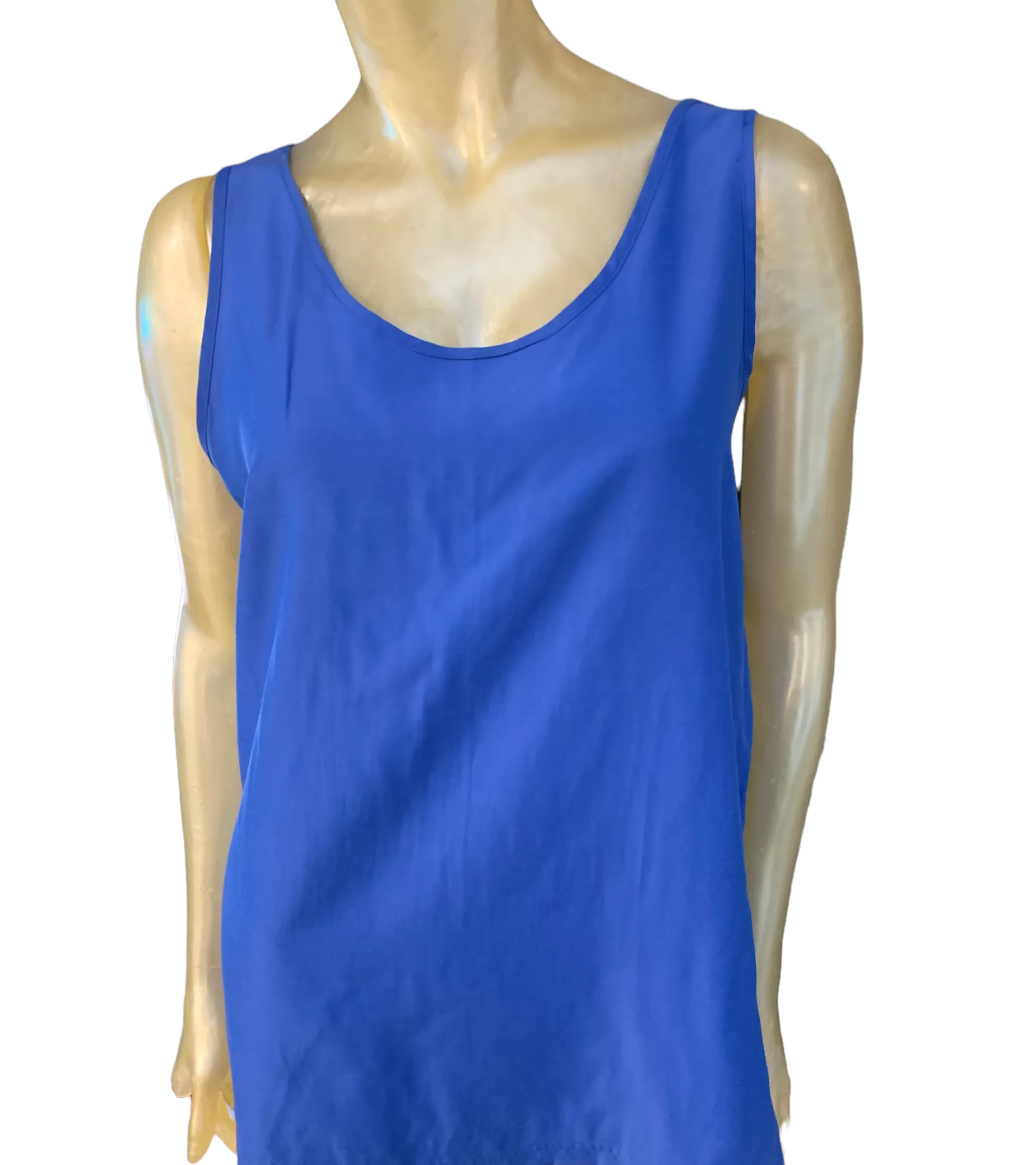 Sleeveless scoop neck top