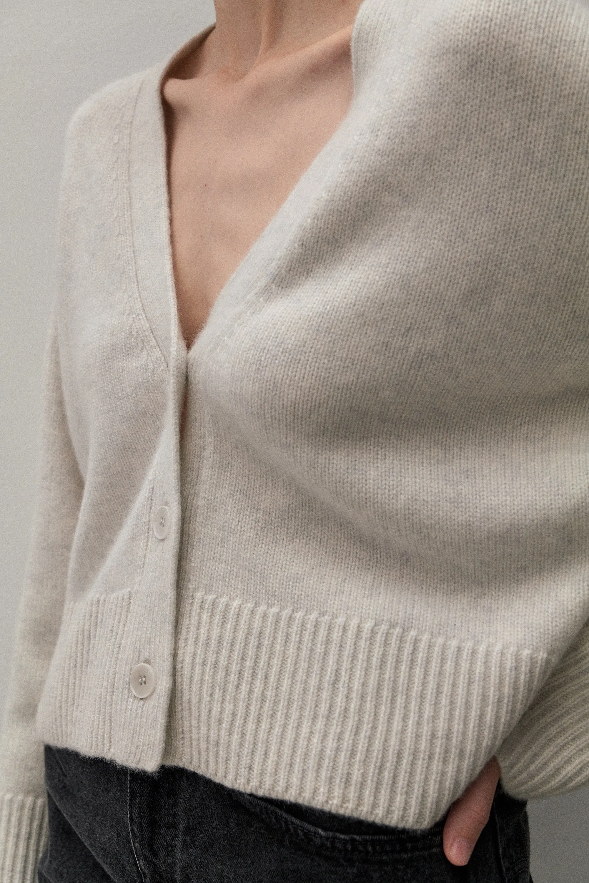 THE CLASSIC CARDIGAN - CLOUDY