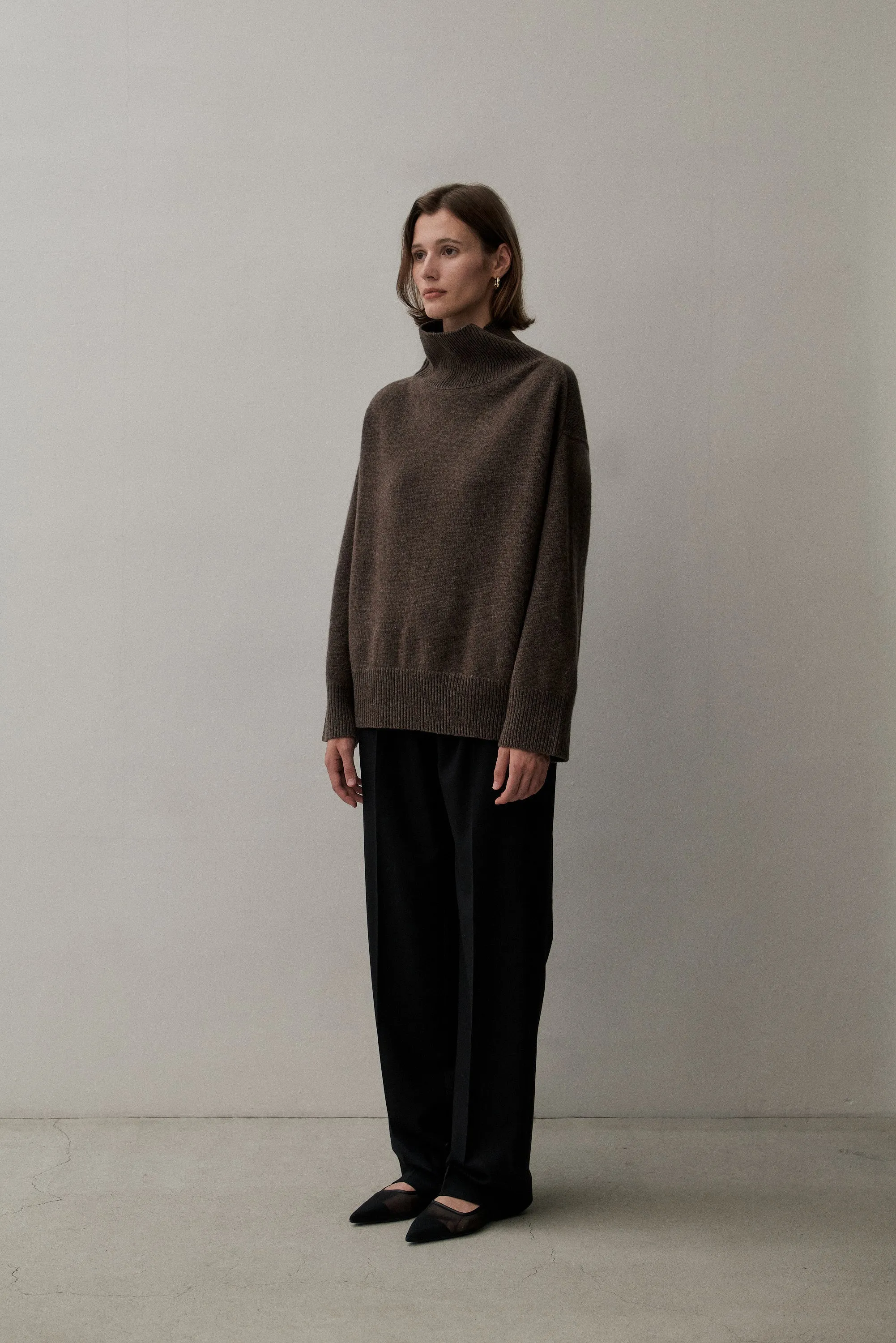 THE CLASSIC TURTLENECK - CHESTNUT BROWN